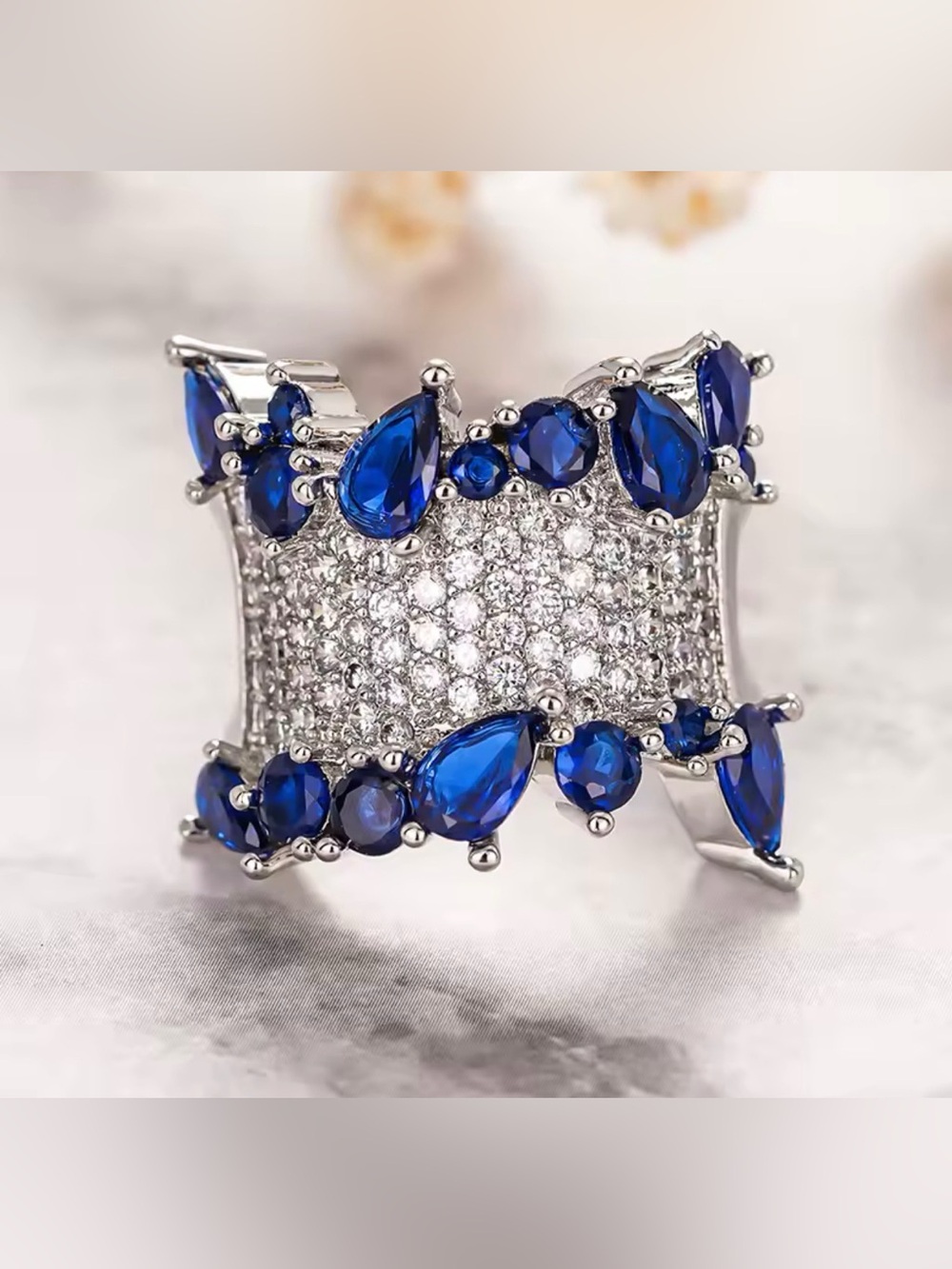 Macy’s White Gold Plated Sapphire Simulant Ring Size 8 Elegant Statement NWOT